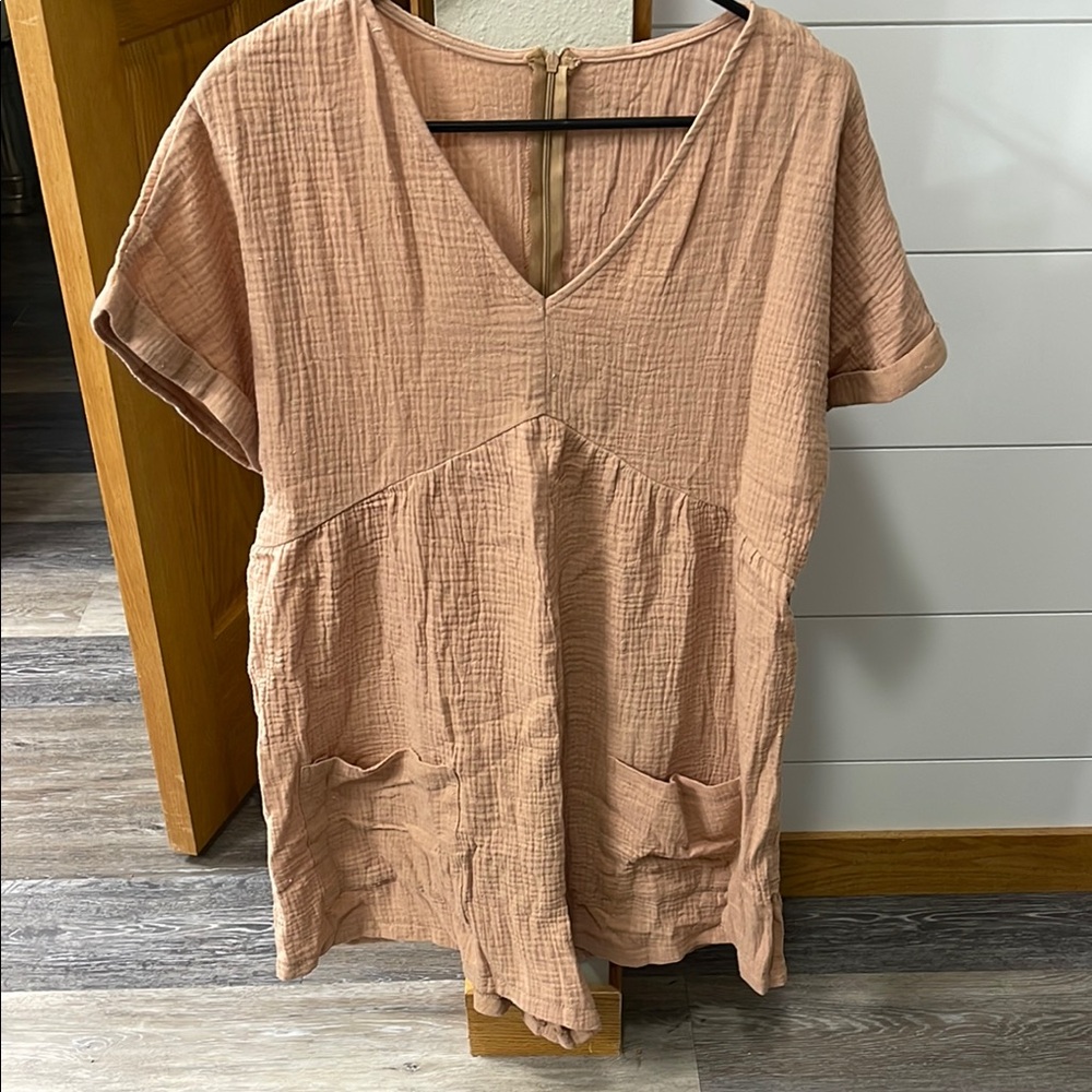 Tan V-Neck Short Sleeve shorts jumper